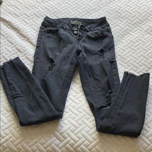 REFUGE size 0 distressed black capris jeans